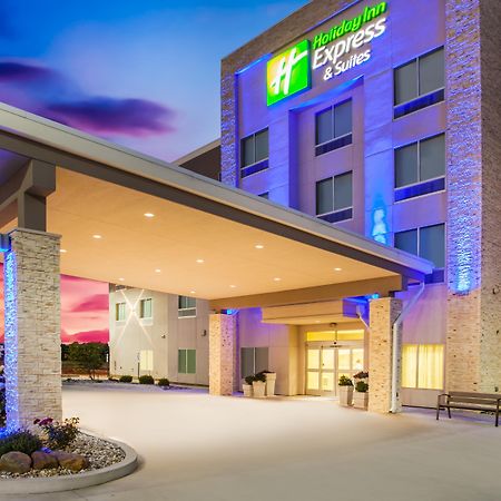 Holiday Inn Express & Suites Litchfield By Ihg Exterior photo
