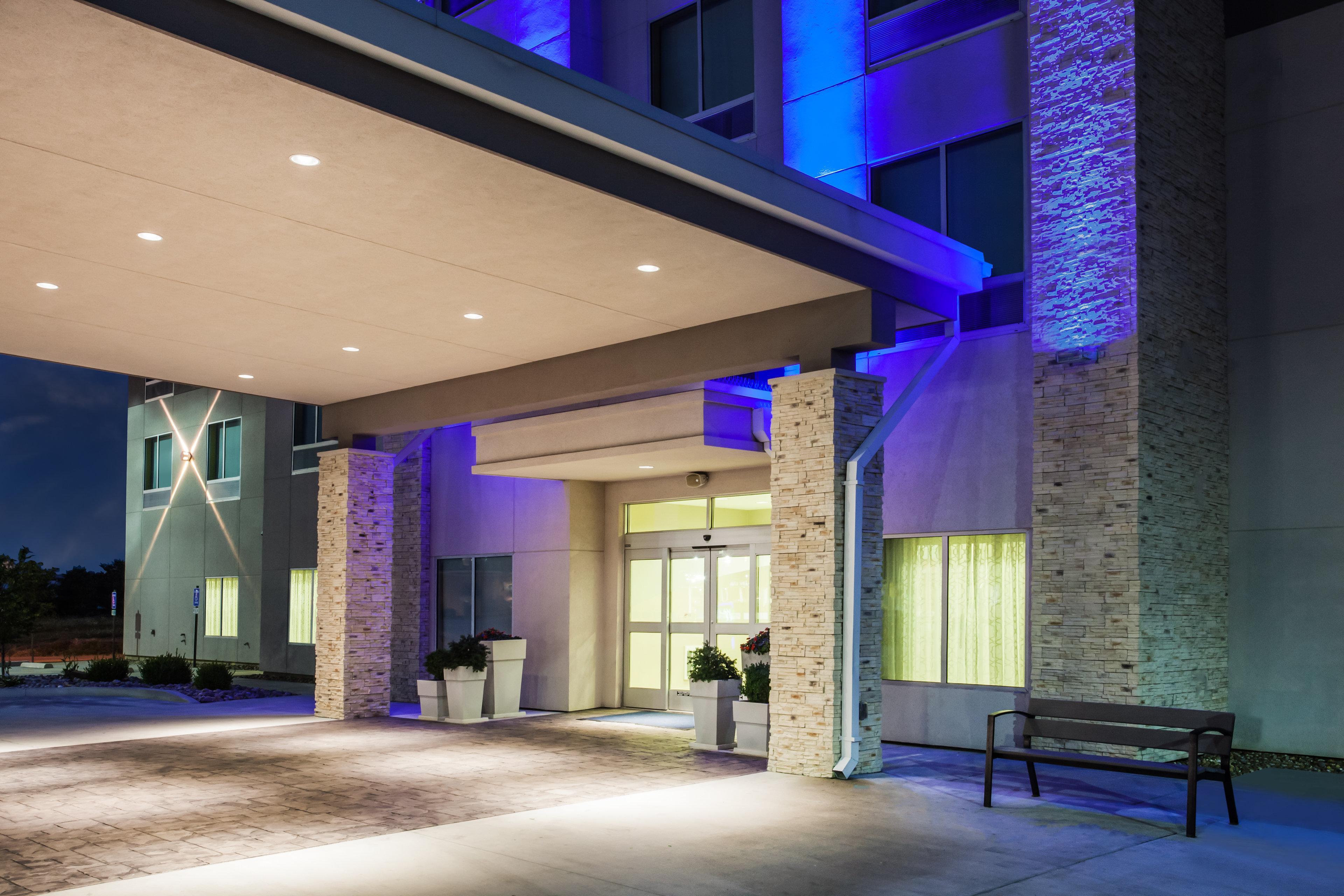Holiday Inn Express & Suites Litchfield By Ihg Exterior photo