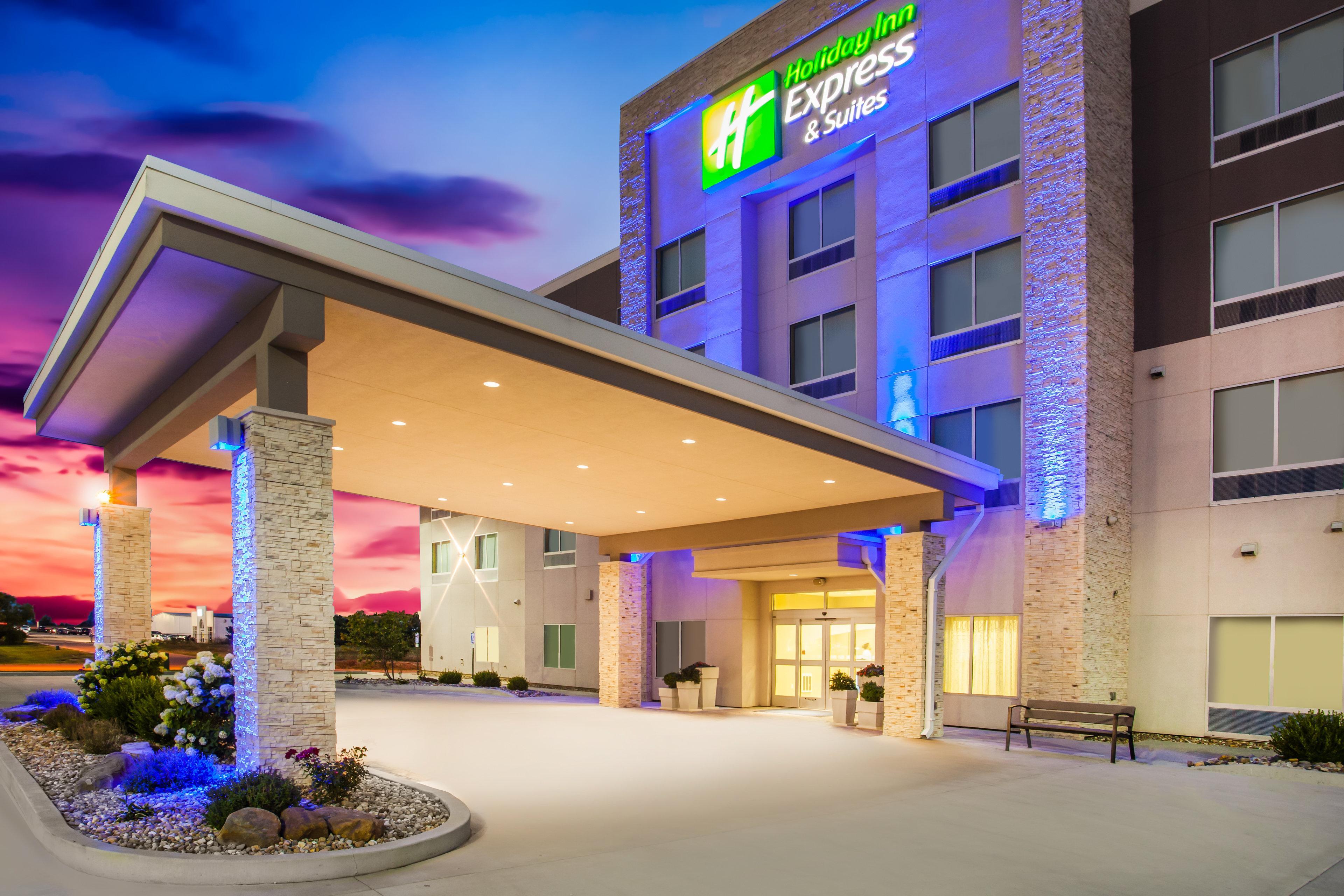 Holiday Inn Express & Suites Litchfield By Ihg Exterior photo