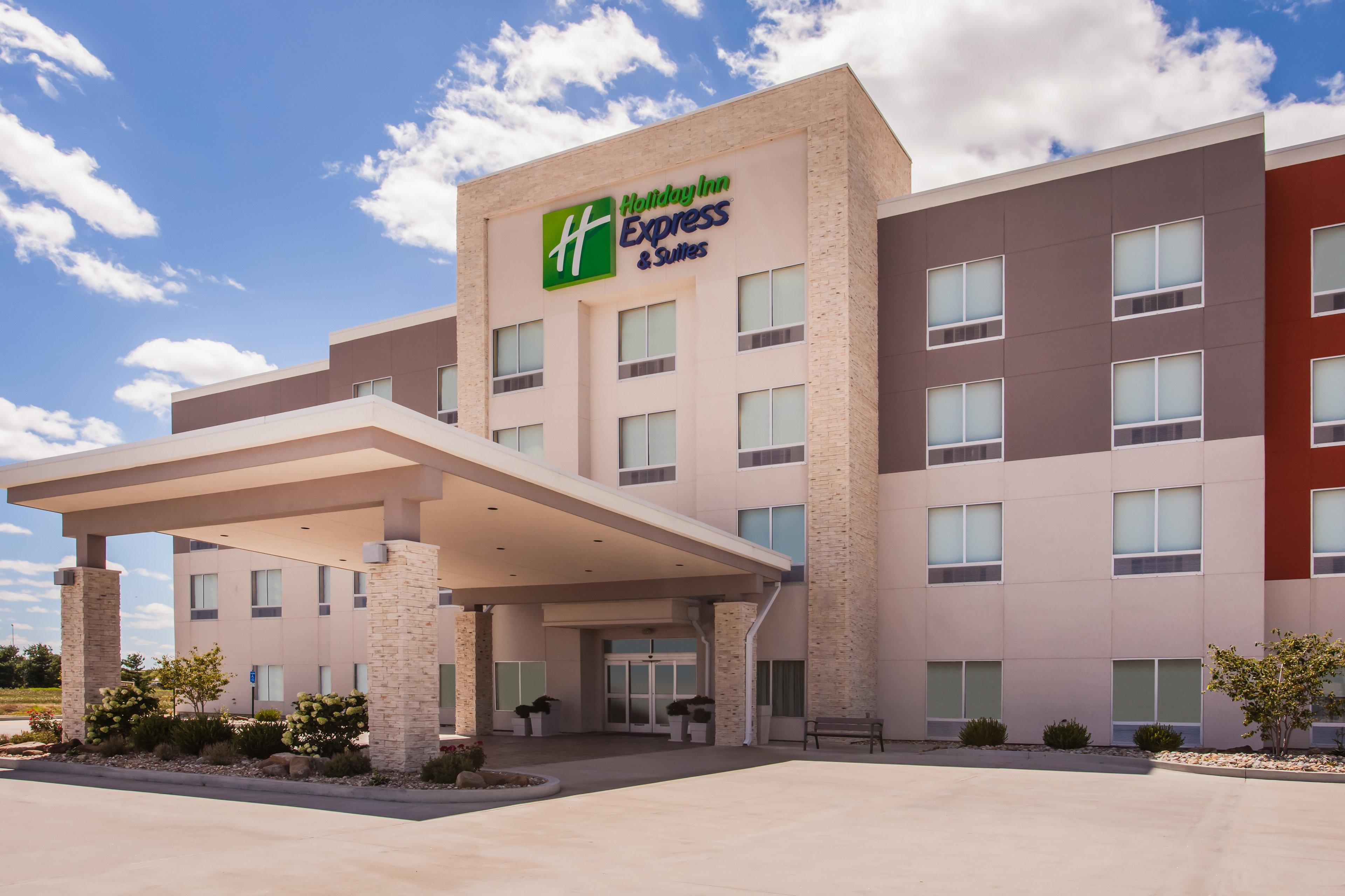Holiday Inn Express & Suites Litchfield By Ihg Exterior photo