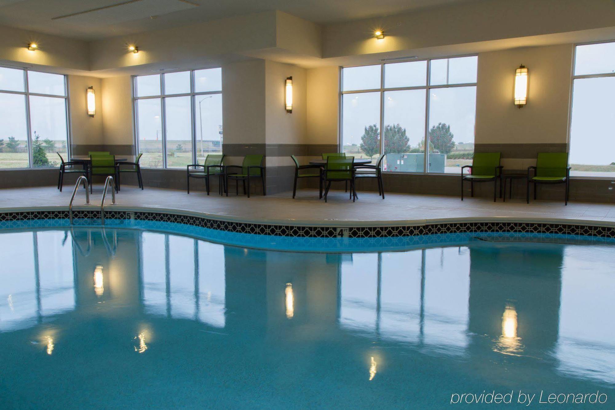 Holiday Inn Express & Suites Litchfield By Ihg Exterior photo