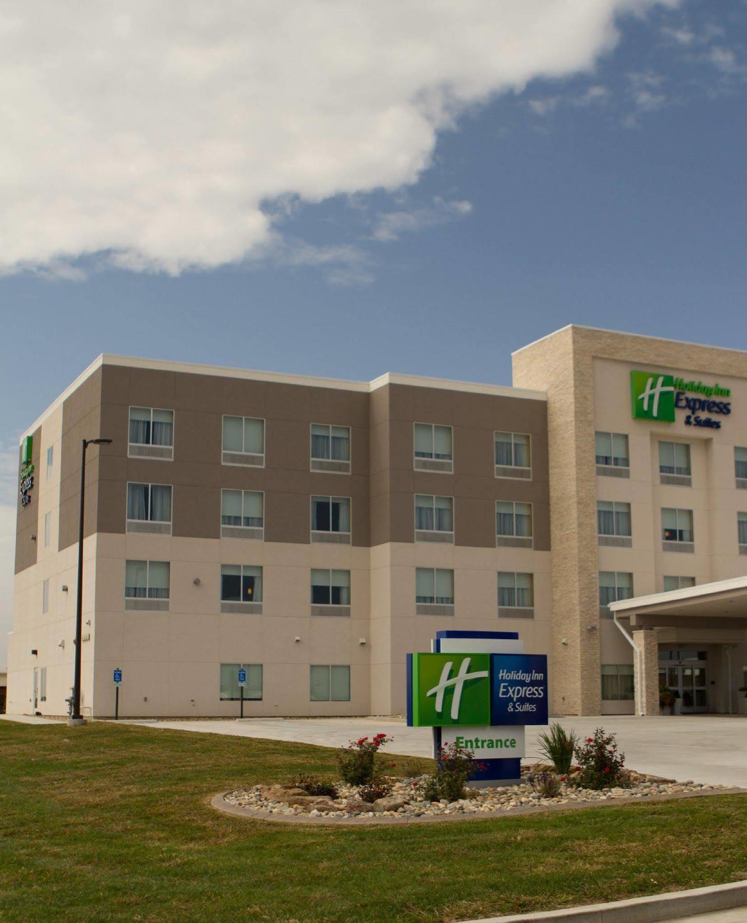 Holiday Inn Express & Suites Litchfield By Ihg Exterior photo